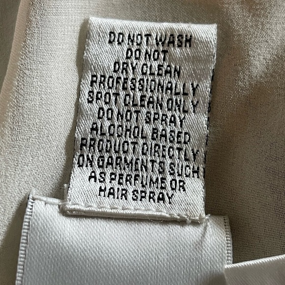 Newport News ladies, lovely silk blouse NWOT - Picture 14 of 15